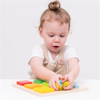 Geometric shapes puzzle board